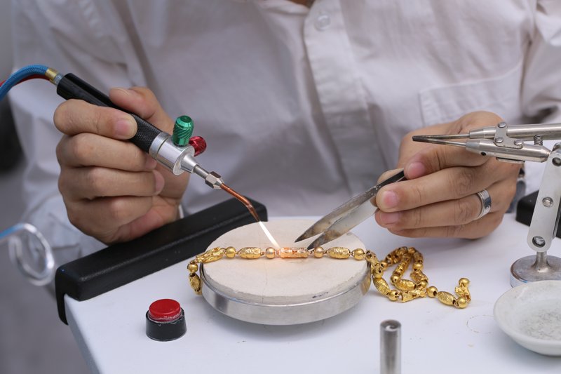 钻石戒指：见证永恒之爱的璀璨符号